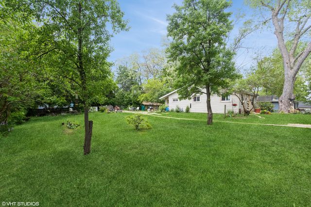 10 S Hickory Avenue, Fox Lake, IL 60020