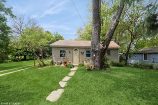 10 S Hickory Avenue, Fox Lake, IL 60020