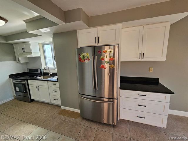 5215 Curtis Street, Dearborn, MI 48126