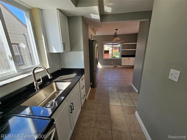 5215 Curtis Street, Dearborn, MI 48126