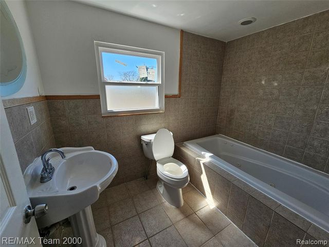 5215 Curtis Street, Dearborn, MI 48126