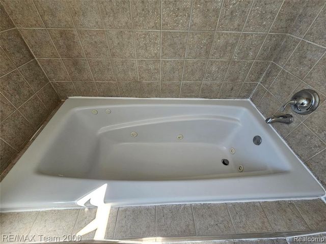 5215 Curtis Street, Dearborn, MI 48126