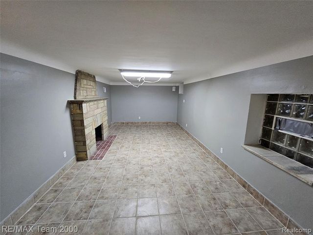 5215 Curtis Street, Dearborn, MI 48126