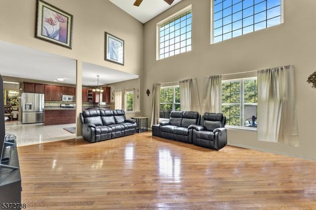 692 Skyline Dr, Jefferson Twp., NJ 07849