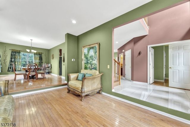 692 Skyline Dr, Jefferson Twp., NJ 07849