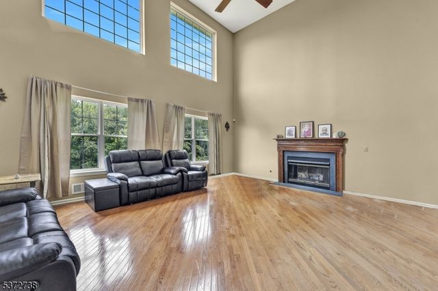 692 Skyline Dr, Jefferson Twp., NJ 07849