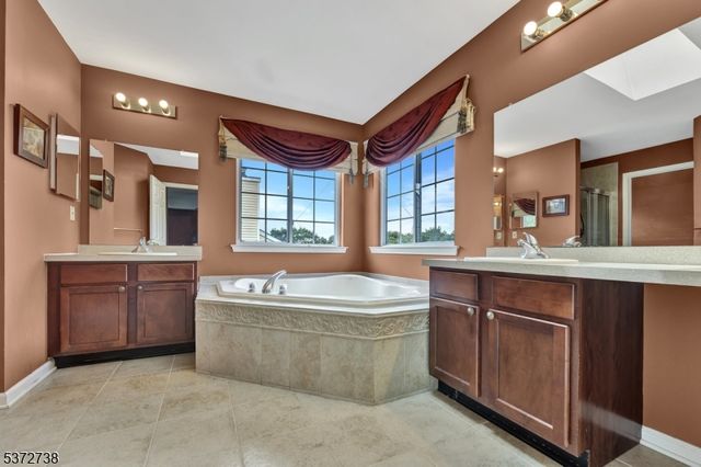 692 Skyline Dr, Jefferson Twp., NJ 07849