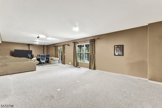 692 Skyline Dr, Jefferson Twp., NJ 07849