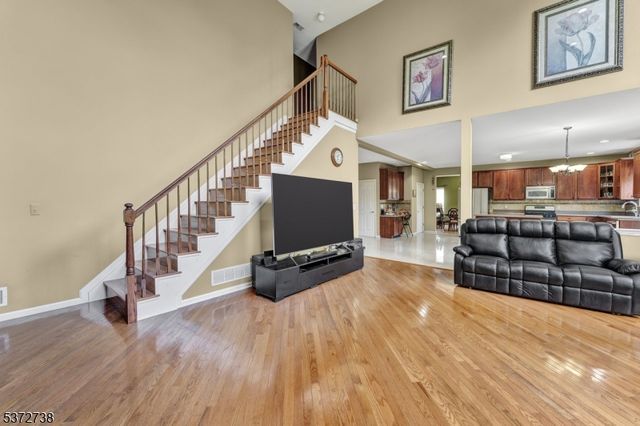 692 Skyline Dr, Jefferson Twp., NJ 07849