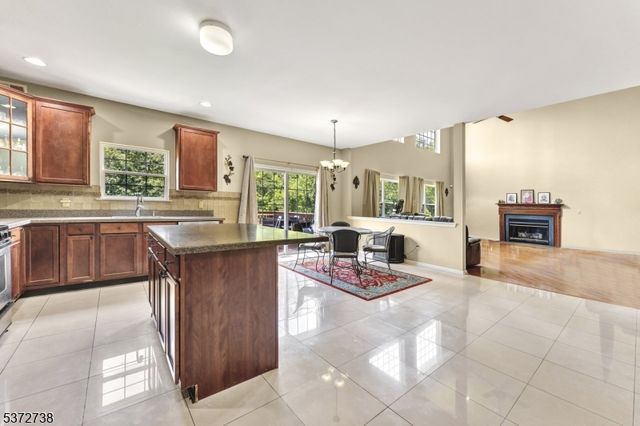 692 Skyline Dr, Jefferson Twp., NJ 07849