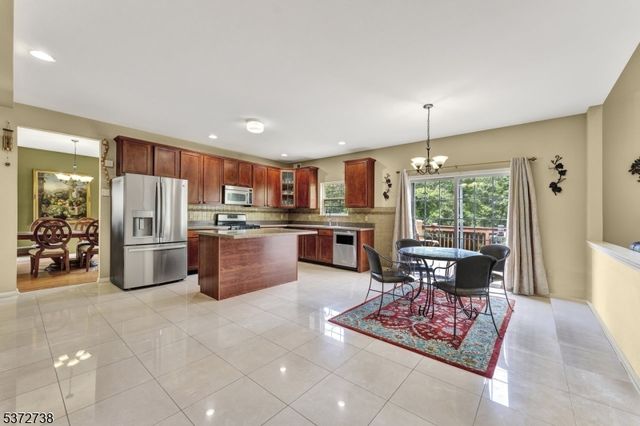 692 Skyline Dr, Jefferson Twp., NJ 07849