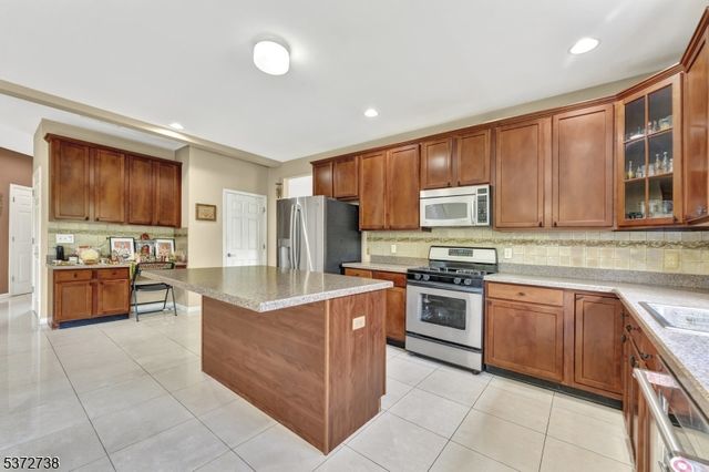 692 Skyline Dr, Jefferson Twp., NJ 07849