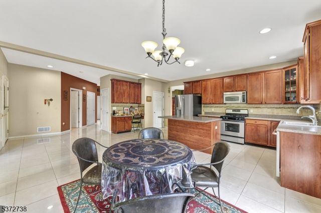 692 Skyline Dr, Jefferson Twp., NJ 07849