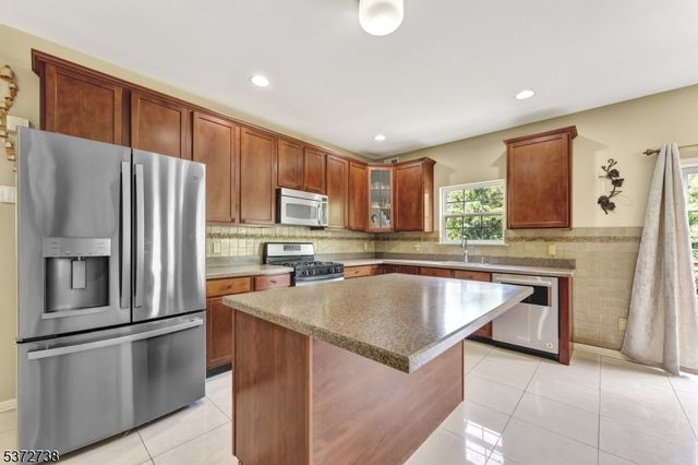 692 Skyline Dr, Jefferson Twp., NJ 07849