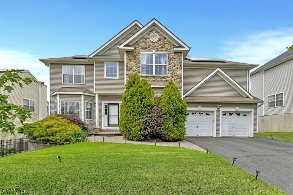 692 Skyline Dr, Jefferson Twp., NJ 07849