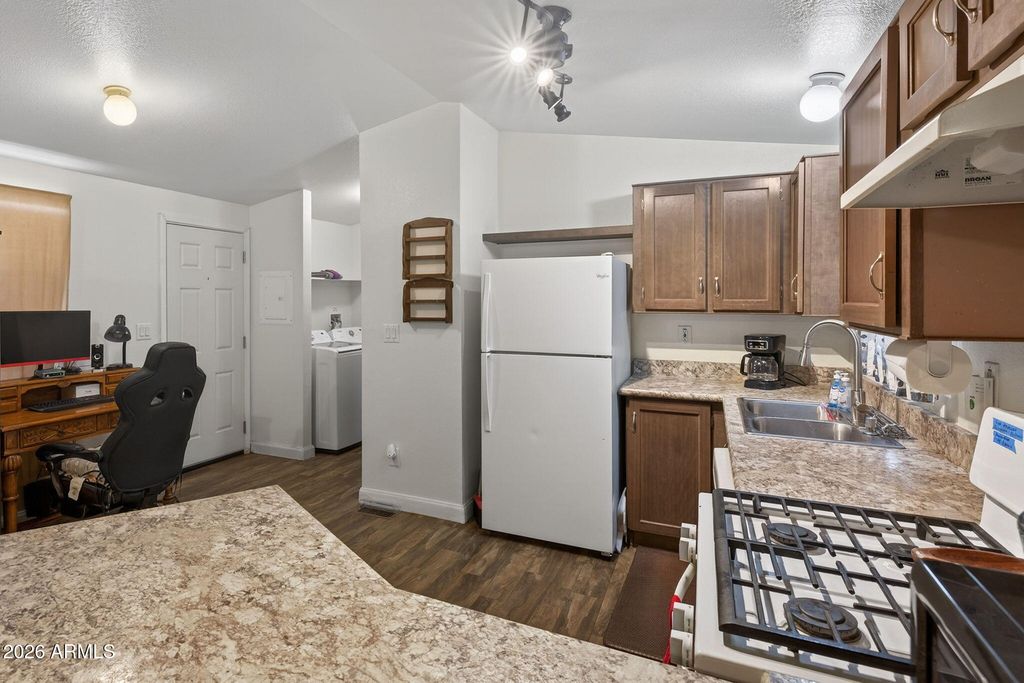 Image 3 of property listing at 342 S 40th Street 3, Mesa, AZ 85206