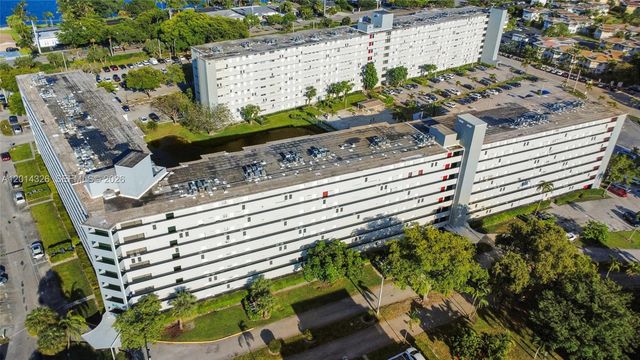1770 NE 191st St 411-1, Miami, FL 33179