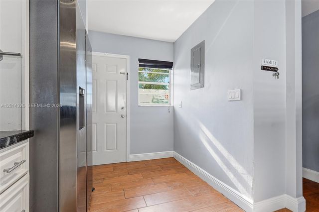 1770 NE 191st St 411-1, Miami, FL 33179