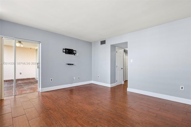 1770 NE 191st St 411-1, Miami, FL 33179
