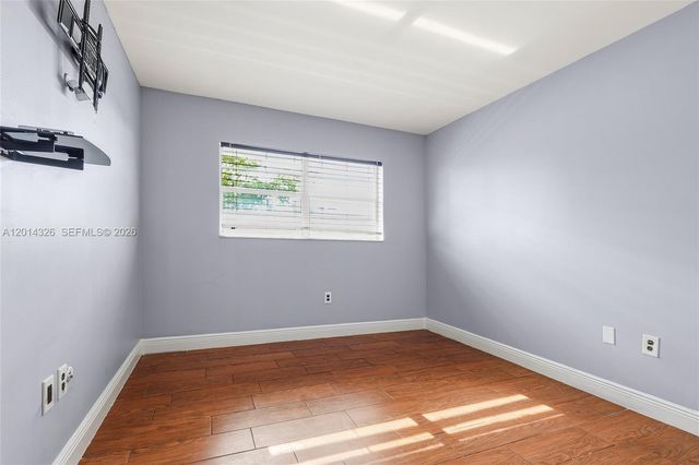 1770 NE 191st St 411-1, Miami, FL 33179