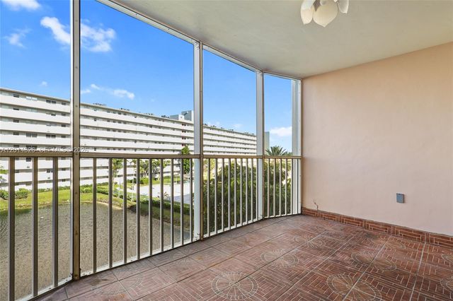 1770 NE 191st St 411-1, Miami, FL 33179