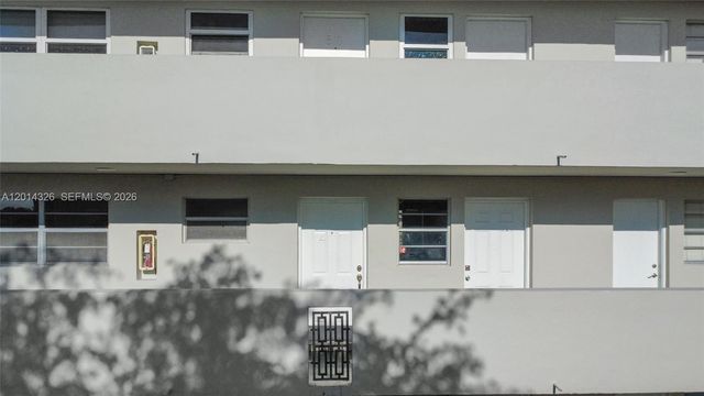 1770 NE 191st St 411-1, Miami, FL 33179