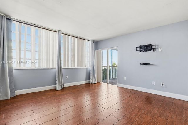 1770 NE 191st St 411-1, Miami, FL 33179