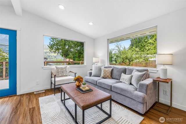 477 W Lake Samish Drive, Bellingham, WA 98229