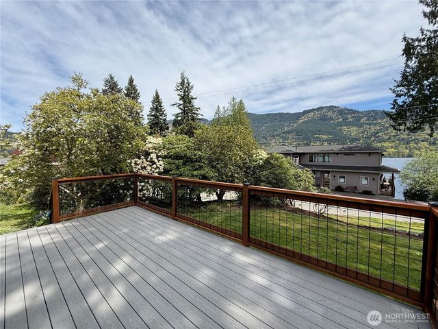 477 W Lake Samish Drive, Bellingham, WA 98229