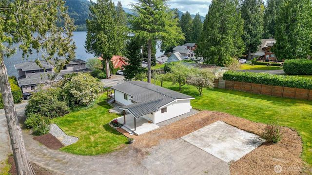 477 W Lake Samish Drive, Bellingham, WA 98229