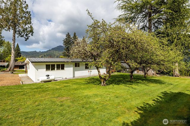 477 W Lake Samish Drive, Bellingham, WA 98229
