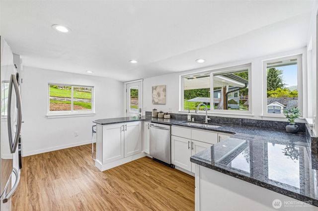 477 W Lake Samish Drive, Bellingham, WA 98229