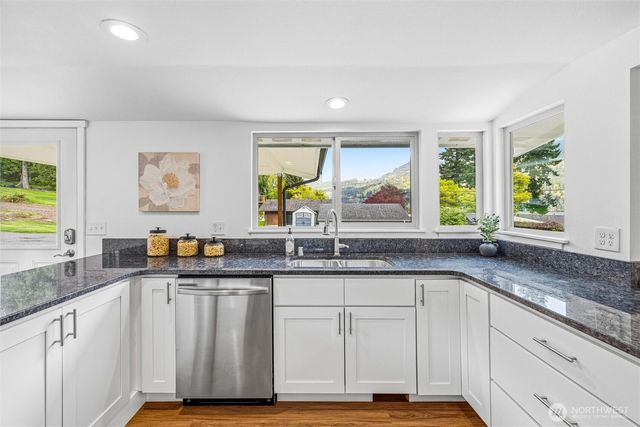 477 W Lake Samish Drive, Bellingham, WA 98229