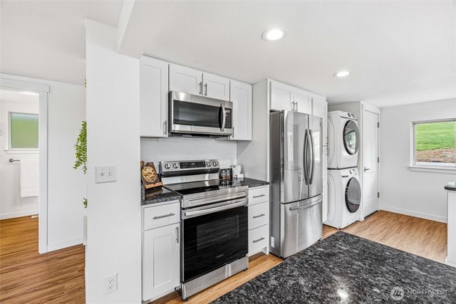 477 W Lake Samish Drive, Bellingham, WA 98229