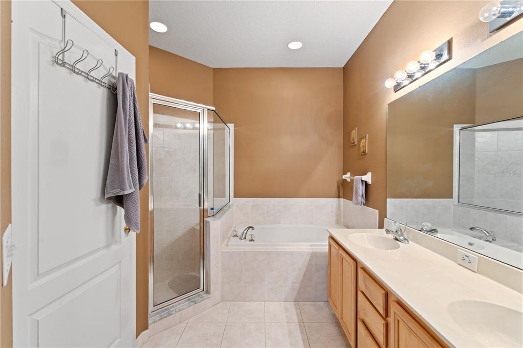 Image 16 of property listing at 19182 LAKE AUDUBON DRIVE, Tampa, FL 33647