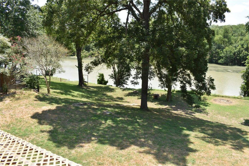 315 Riverwood DR, Bastrop, TX 78602
