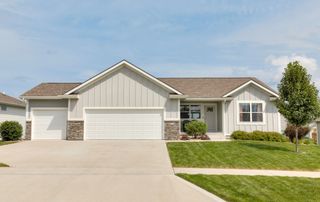 835 Sandstone Point, Waukee, IA 50263