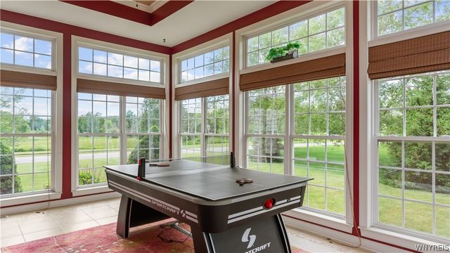 17 Graystone Lane, Orchard Park, NY 14127