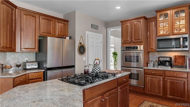 17 Graystone Lane, Orchard Park, NY 14127