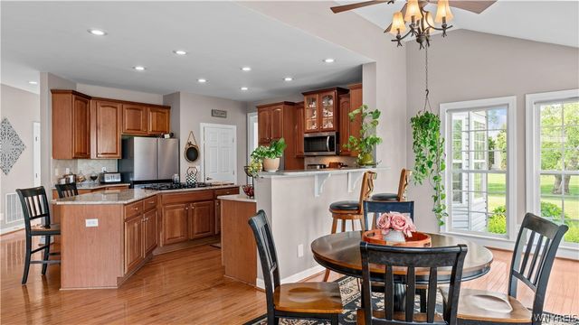 17 Graystone Lane, Orchard Park, NY 14127