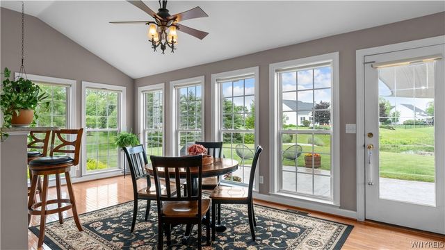 17 Graystone Lane, Orchard Park, NY 14127