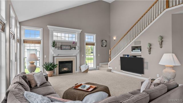 17 Graystone Lane, Orchard Park, NY 14127