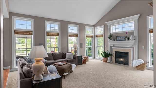 17 Graystone Lane, Orchard Park, NY 14127