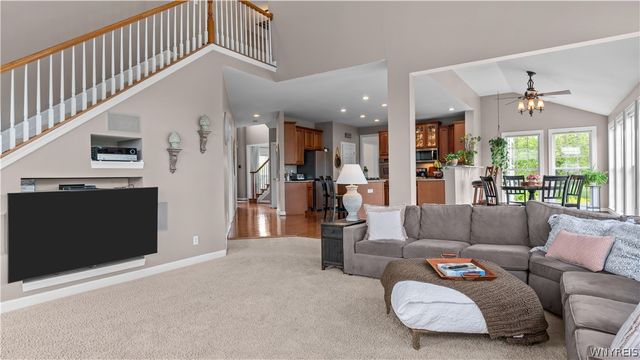 17 Graystone Lane, Orchard Park, NY 14127