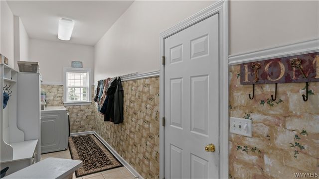 17 Graystone Lane, Orchard Park, NY 14127