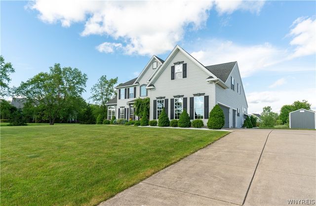 17 Graystone Lane, Orchard Park, NY 14127