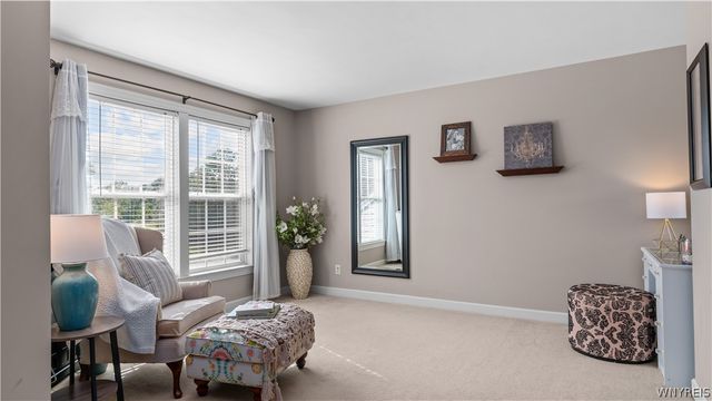 17 Graystone Lane, Orchard Park, NY 14127