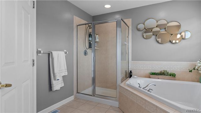 17 Graystone Lane, Orchard Park, NY 14127