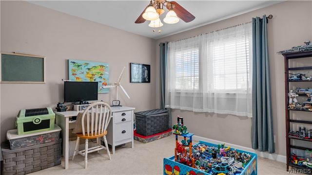 17 Graystone Lane, Orchard Park, NY 14127