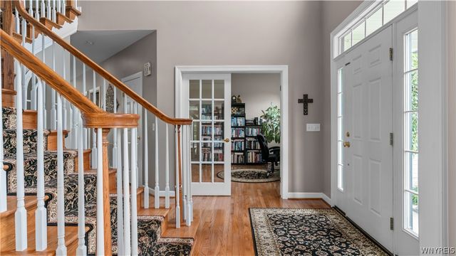 17 Graystone Lane, Orchard Park, NY 14127